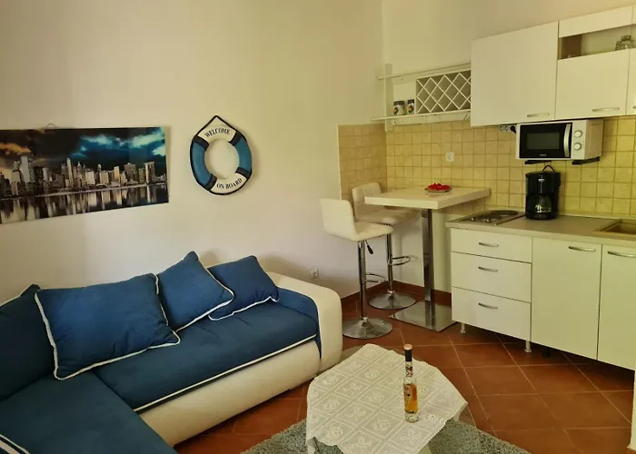 Njivice-kijac Apartamento *
