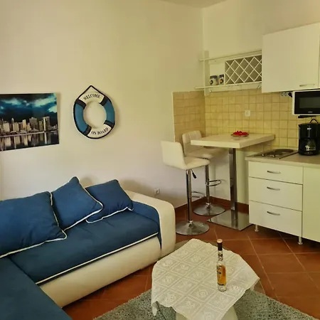 Njivice-kijac דירה *